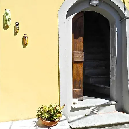 Sotto Il Castello