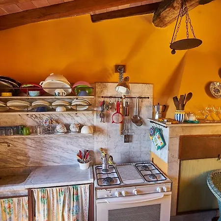Sotto Il Castello Bed & Breakfast Trebiano